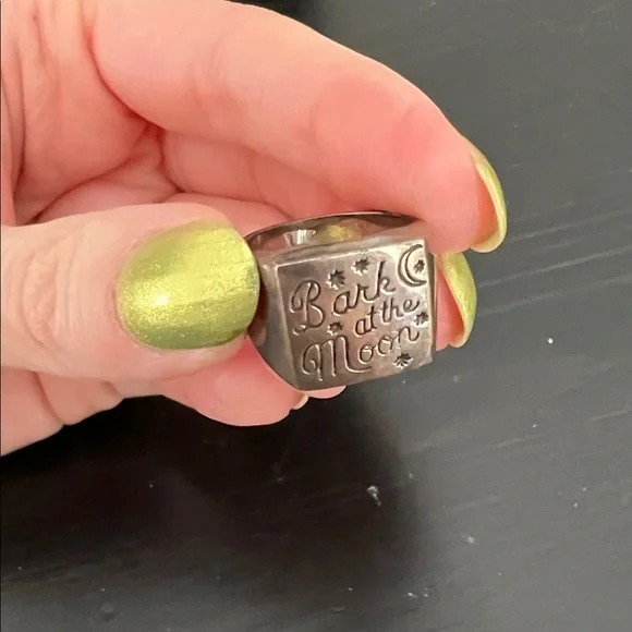 Souvenir Jewelry Silver Bark at the Moon Ozzy Osbourne Ring - Picture 3 of 16